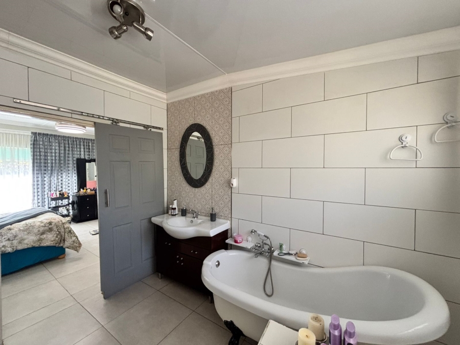 3 Bedroom Property for Sale in Flamwood North West